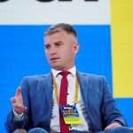 Держава повинна не боротися з олігархами, а створити єдині правила для всіх, що позбавить фінансово-промислові групи мотивів конкурувати за вплив на владу – Олександр Новіков під час форуму Україна 30 Держава повинна не боротися з олігархами, а створити єдині правила для всіх, що позбавить фінансово-промислові групи мотивів конкурувати за вплив на владу – Олександр Новіков під час форуму Україна 30