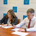 НАЗК та «Рух ЧЕСНО» підписали двосторонній меморандум. Головна мета – змінити політичну систему, аби вона працювала на суспільство НАЗК та «Рух ЧЕСНО» підписали двосторонній меморандум. Головна мета – змінити політичну систему, аби вона працювала на суспільство