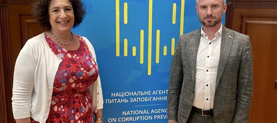 Head of the NACP Oleksandr Novikov and British Ambassador to Ukraine Melinda Simmons discuss the ways of strengthening sanctions against Russia