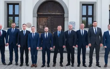 a88e506c883728e69d36eece22256bf25ab0b816c4934384e1d6774e3b94b809-900x400
