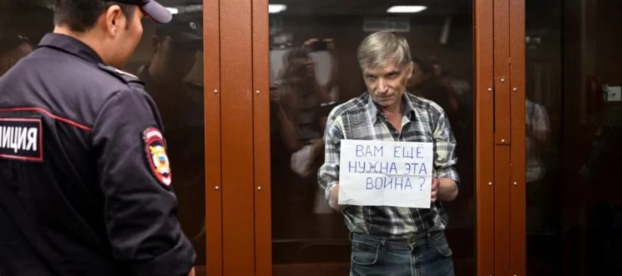 Ukraine’s Corruption Prevention Agency calls on international partners to impose sanctions on those involved in jailing Russian councilor for seven years after criticizing the war in Ukraine