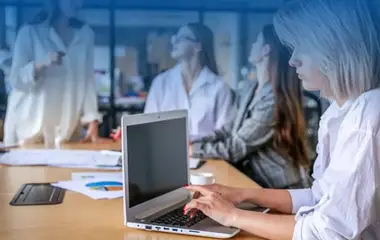 7bec63e04278d0a3d829bee4e1ff1453e3671406bffabcf37ffea69bd35227cf-900x400